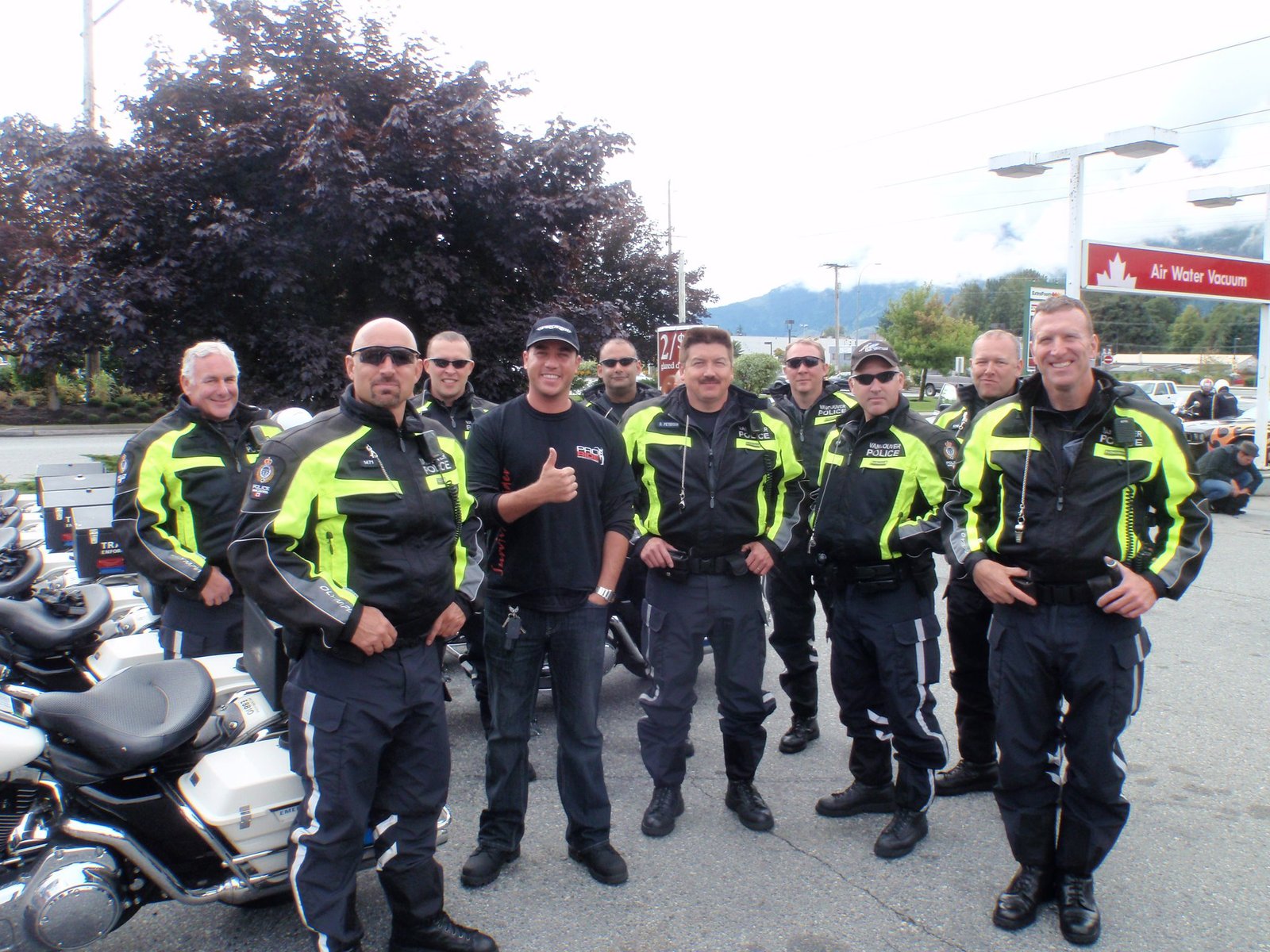 Daniel with a class of police students